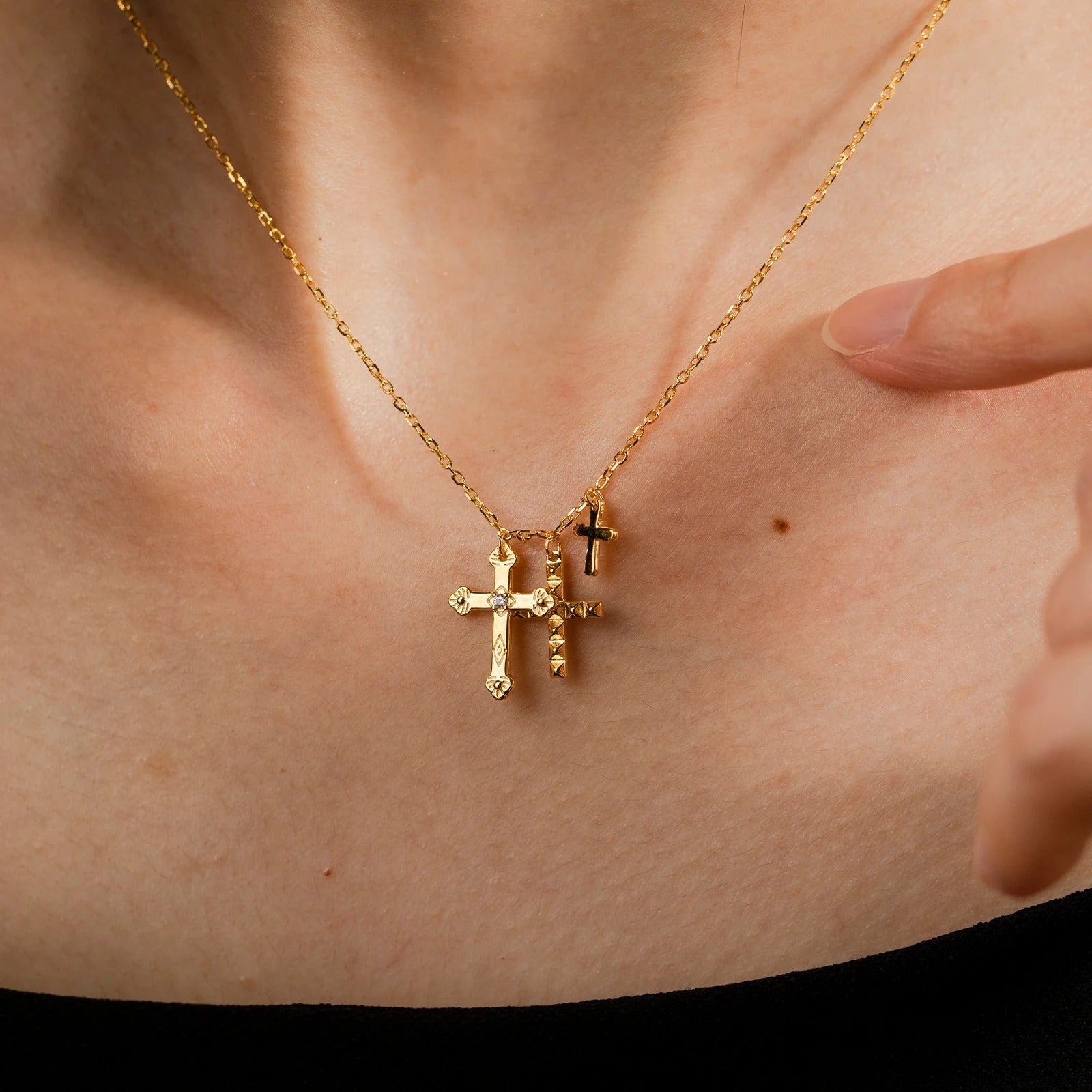 Trinity Cross Necklace (Gold)